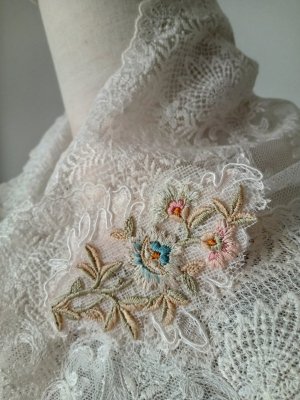 画像1: フランスアンティーク刺繍モチーフブローチ★限定品