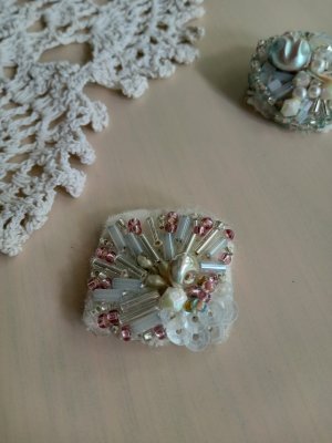 画像1: フランスアンティークビッグ刺繍ブローチ＊限定品＊ 
