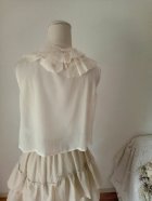 Detaile1: シルクフリルベストブラウス