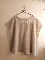 糸とレースのフェルティングコラージュポンチョ