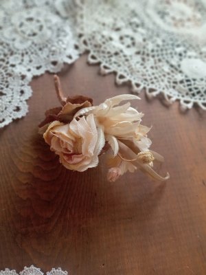 画像1: シルク染花コサージュ