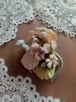 画像1: シルク染花コサージュ