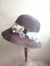 シルク染花のラフィア クロッシェ コサージュ付き