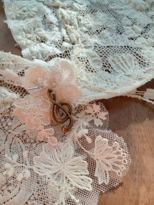 画像1: フランスアンティークビーズ刺繍ブローチ＊限定品＊ 