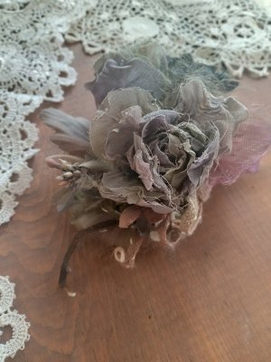 画像1: シルク染花コサージュ