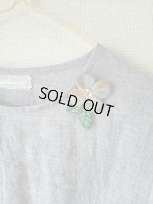 画像11: クローバーの刺繍コサージュリネンブラウス★限定品