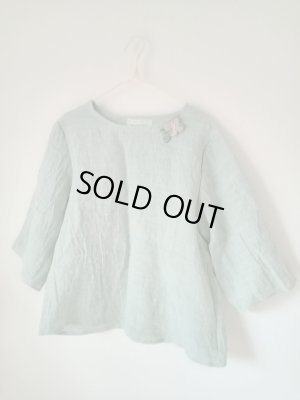 画像2: クローバーの刺繍コサージュリネンブラウス★限定品