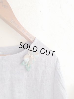 画像9: クローバーの刺繍コサージュリネンブラウス★限定品